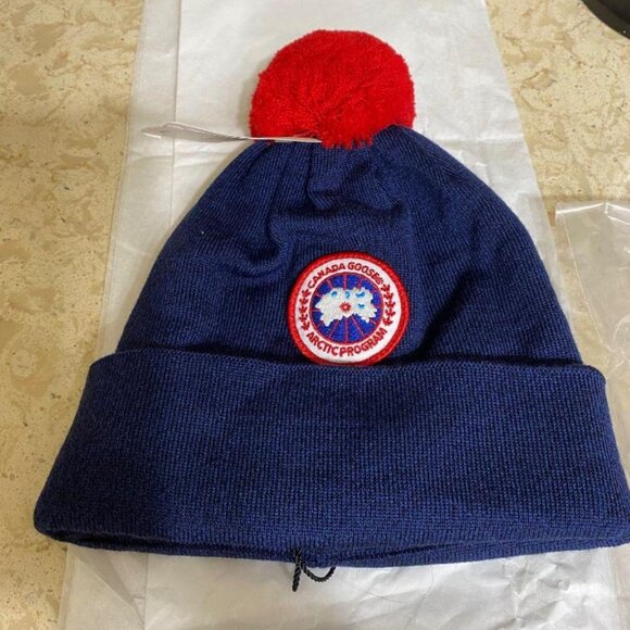 Canada Goose NWT Kid's Logo Patch Pompom Hat ($140) w/tax (Size-One Size) Navy - Picture 1 of 2